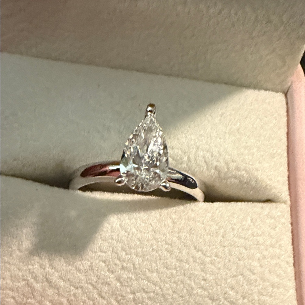 Diamond(IGI cert) ring, 1 carat stone, white gold band, lab grown diamond, sz 7